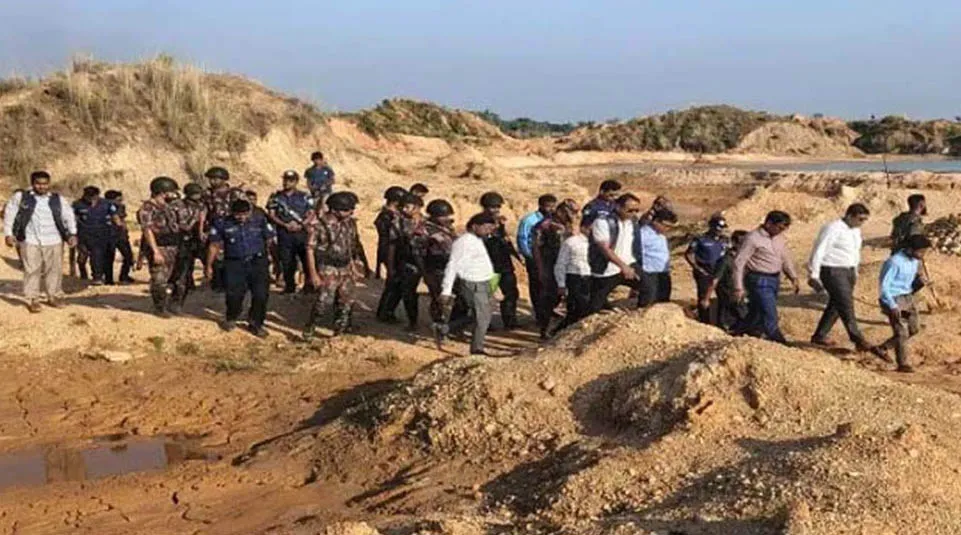    সাদাপাথরের পর শাহ আরেফিন টিলাও সাবাড়, ক্ষুব্ধ ডিসি